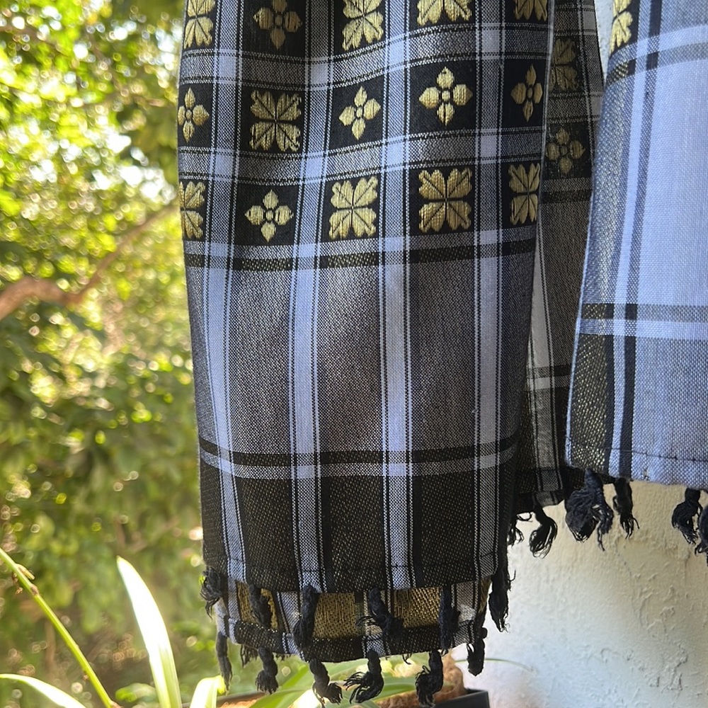 NWOT Scarf/Runner with Tassles